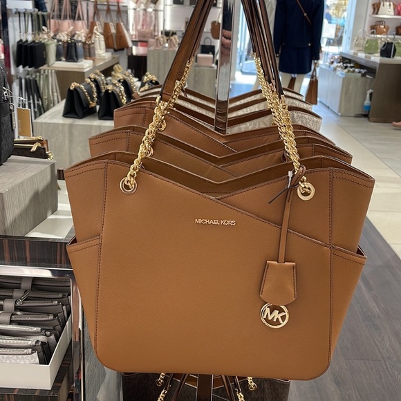 Michael Kors Jet Set Travel Large Chained Tote Shoulder Bag MK Luggage 
NWT - Picture 16 of 16